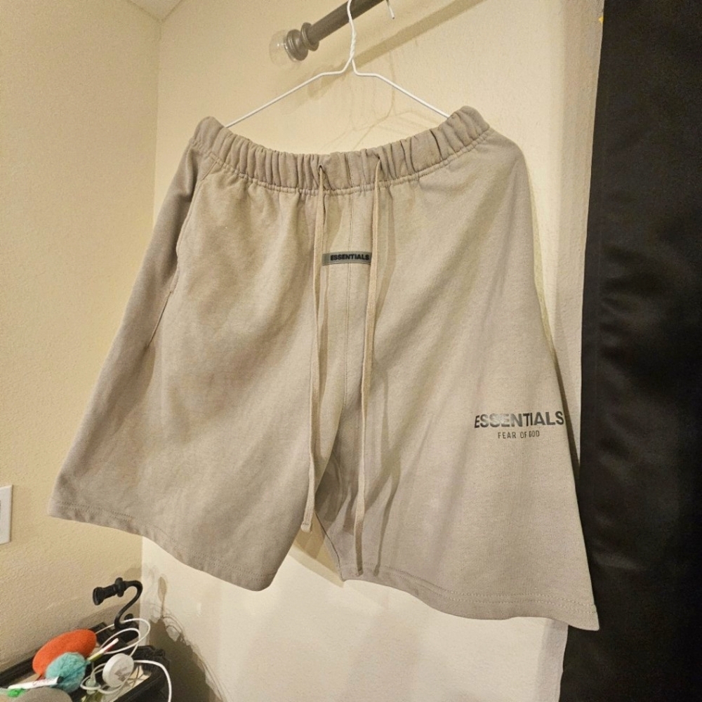 Essentials Fear of God Cement Shorts XL